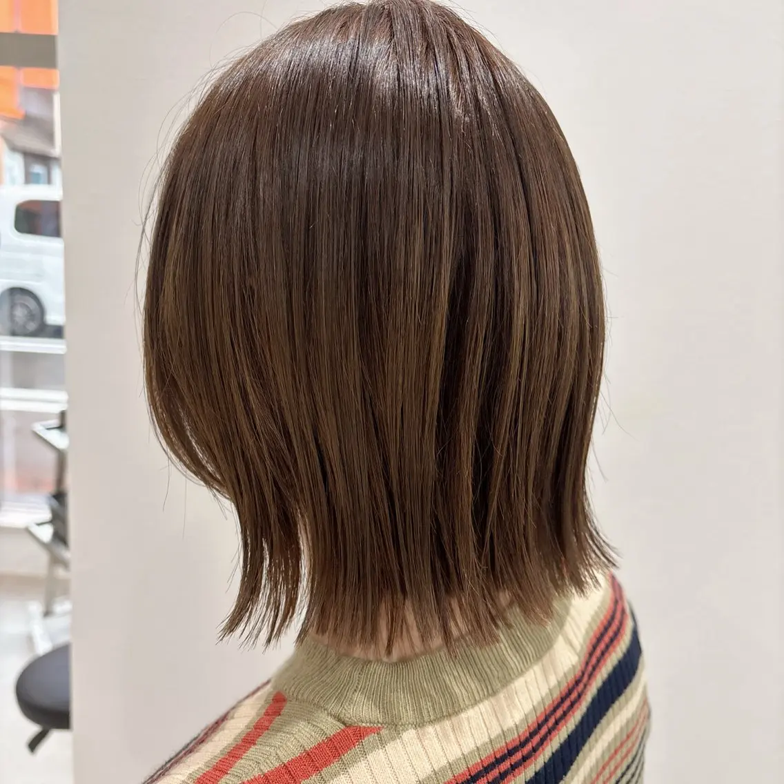 ミディアム カラー 切りっぱなしボブ ベージュカラー ブリーチ ダブルカラー ミルクティーベージュ 仮坂 美夏のヘアスタイル
