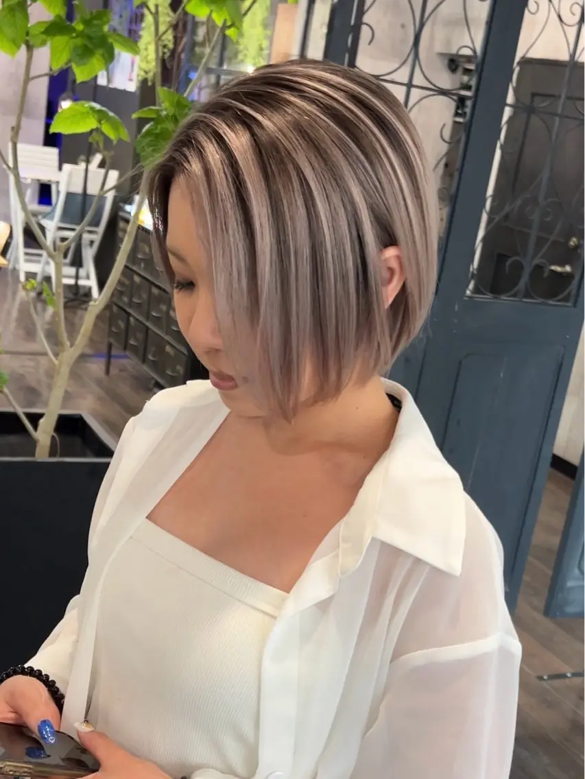 ショート カラー ヘアカラー 杉山永 ハイライトカラーのヘアスタイル