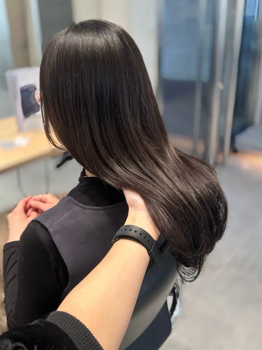 セミロング カラー カット ヘアカラー トリートメント ヘッドスパ ヘアセット ミオ💎ショート 透ける暗髪のヘアスタイル