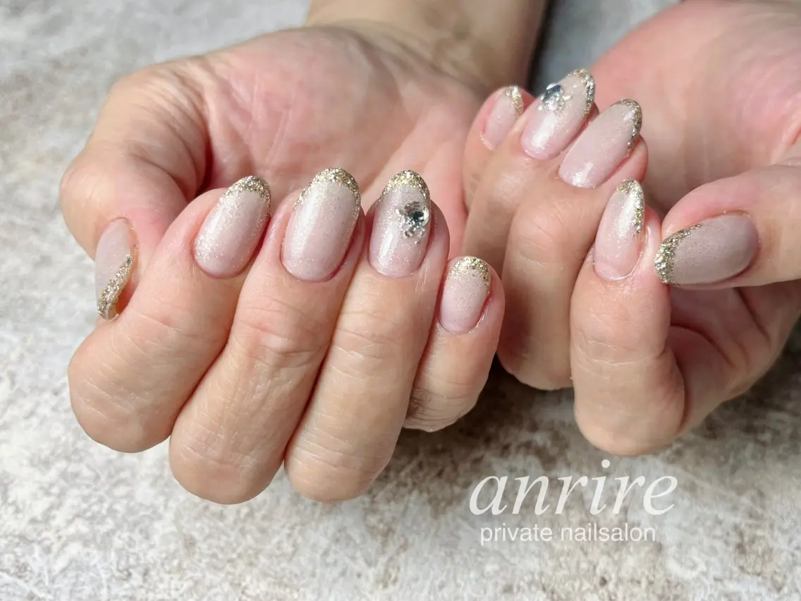ネイル フラワーネイル フレンチネイル キラキラネイル ラメ(グリッター) ピンク ハンドネイル nailsalon anrireのネイルデザイン