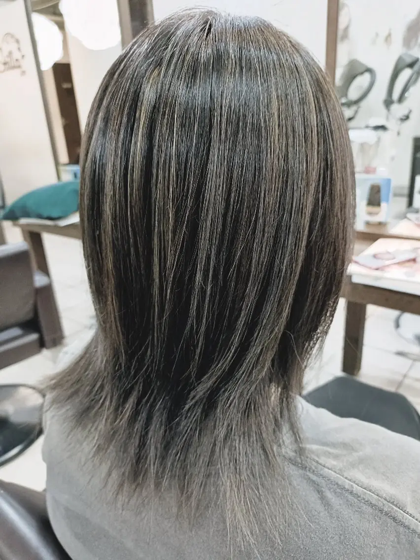 ミディアム 勝連 利恵のヘアスタイル