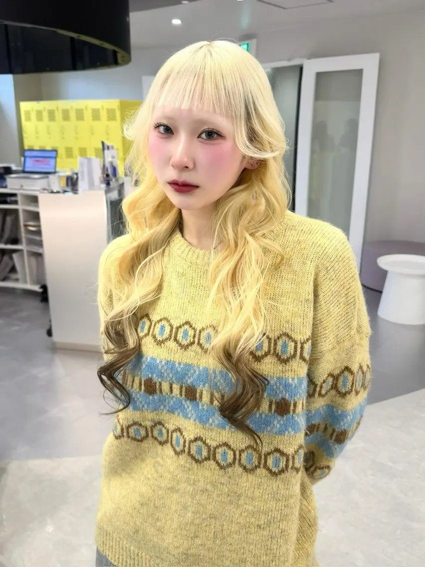 ロング カラー ブリーチ ブロンド ケアブリーチ ハイトーンカラー ヘアカラー RIHO🎀栄 ハイトーン×顔周りのヘアスタイル