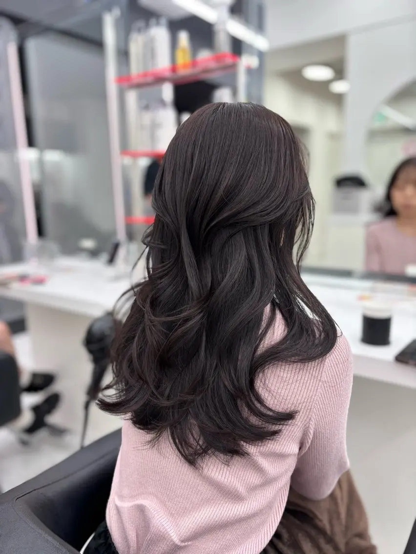 ロング カラー 抜け感レイヤー︴ ニュアンスカラーのヘアスタイル