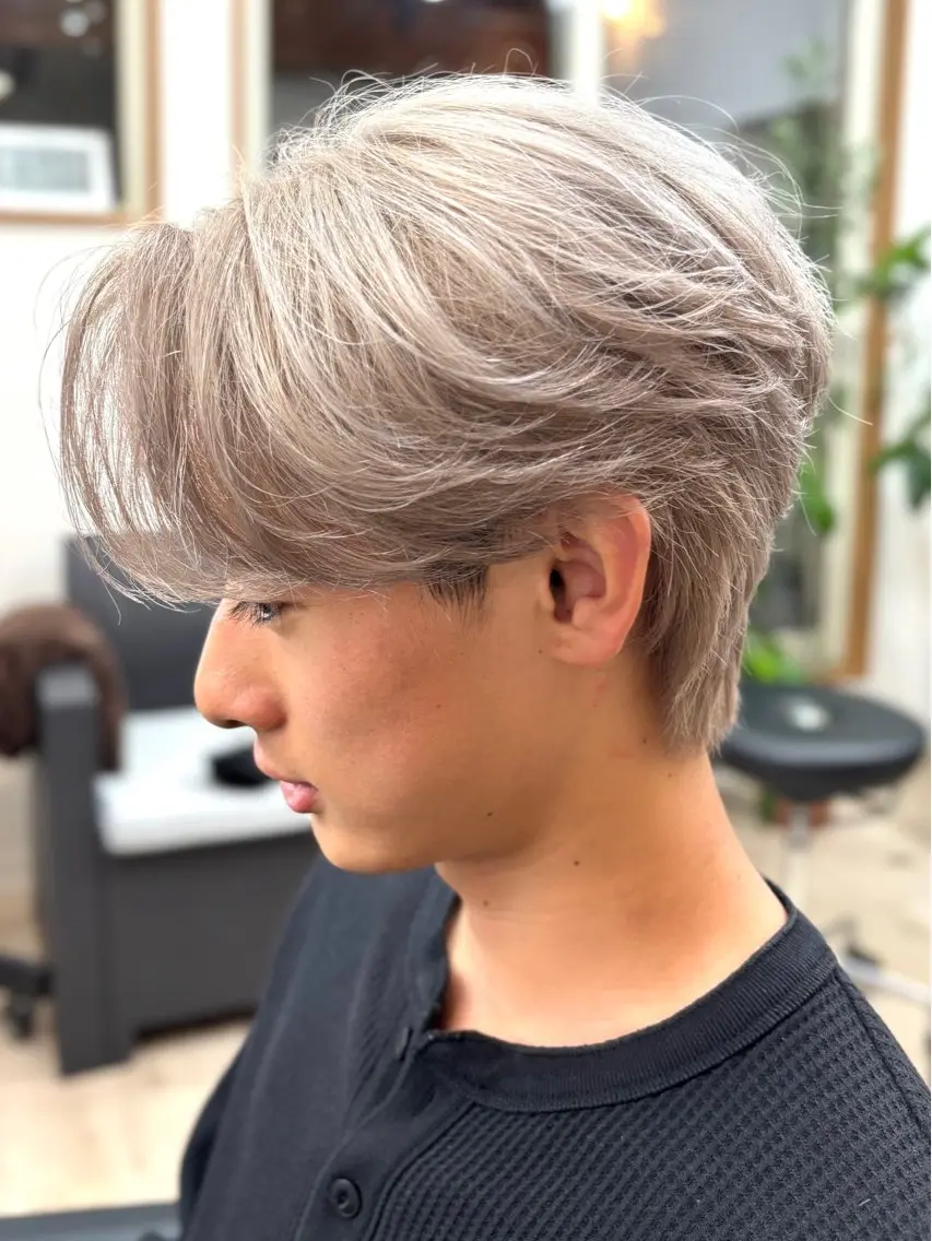 ショート カラー メンズ センターパート ベージュカラー ホワイトベージュ カット ヘアカラー トリートメント RAIA💎ケア ブリーチ&パーマ💎のヘアスタイル