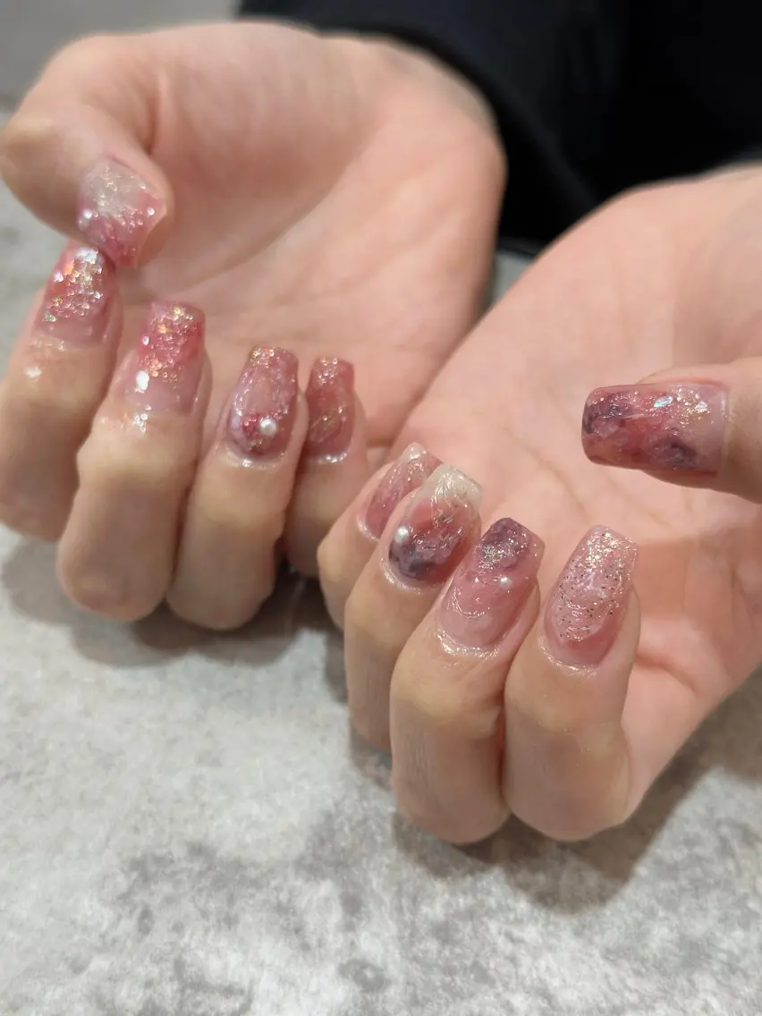 ネイル キラキラネイル ニュアンスネイル tiffin Hiroeのネイルデザイン