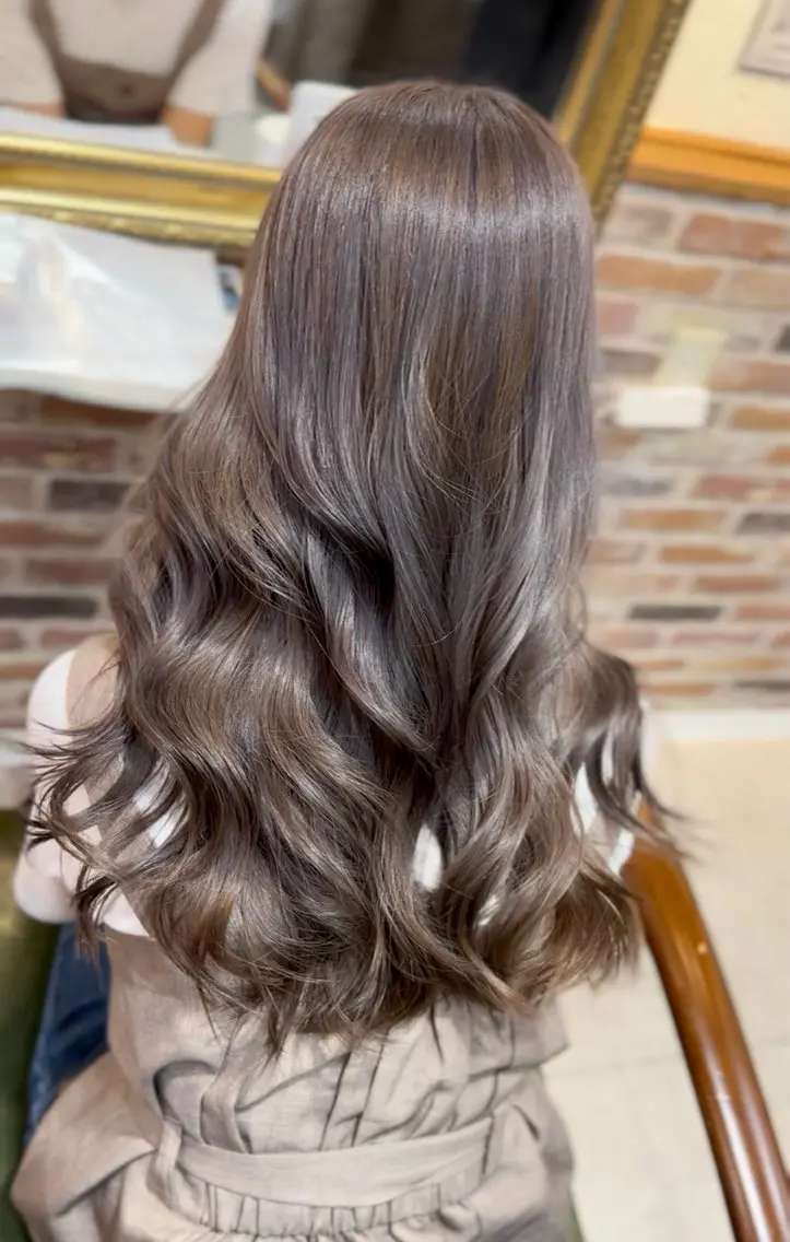 ロング カット ヘアカラー 飯星慧斗 /ブリーチ、縮毛矯正のヘアスタイル
