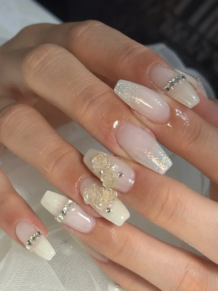 ネイル ハンドネイル フットネイル ✴︎ Delightのネイルデザイン