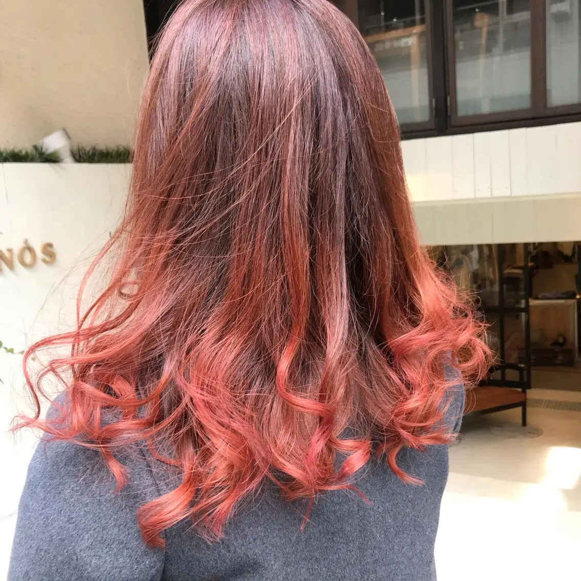 ロング カラー ブリーチ ピンクカラー レッドカラー ヘアカラー 長谷川 誠志のヘアスタイル