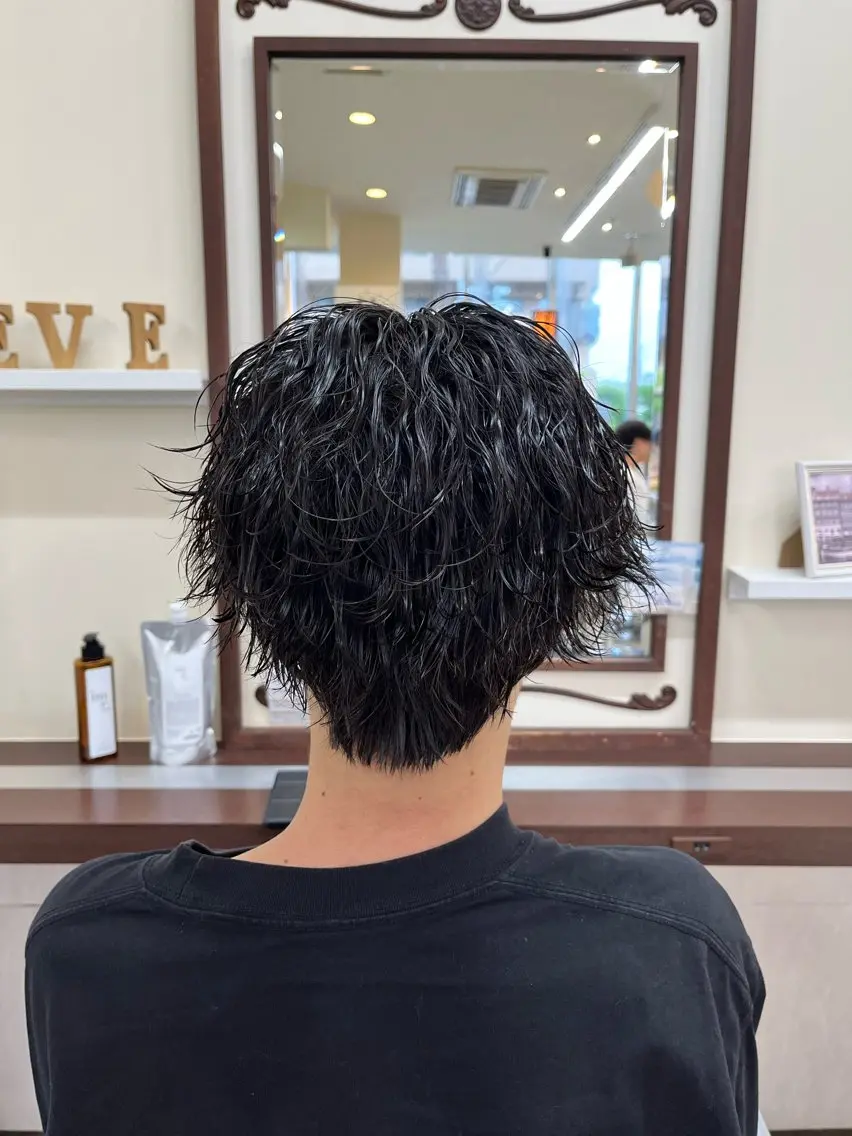 ショート パーマ メンズ センターパート メンズパーマ 波巻きパーマ メンズウルフカット ウルフカット 🧊メンズ特化🧊 高木航希のヘアスタイル