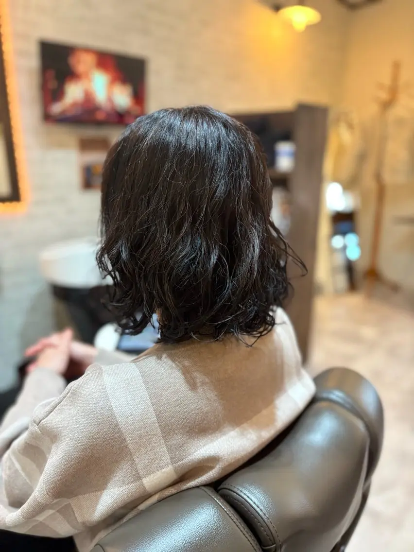 ミディアム パーマ ツヤ髪専門美容師 桑原 和誠のヘアスタイル