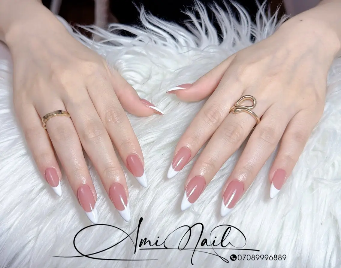 ミディアム Ami Nails 1のネイルデザイン