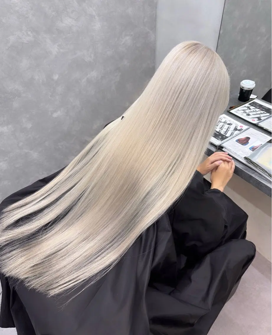 ロング ヘアカラー 西村 理伽のヘアスタイル