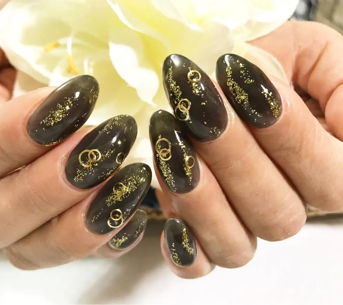 ネイル フットネイル ゴールド シンプルネイル 春ネイル ホワイト nail fufla ♡yamane♡のネイルデザイン