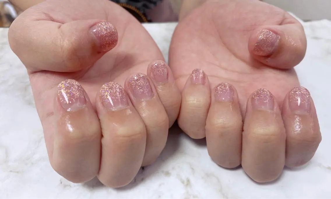 ネイル グラデーション ラメ(グリッター) ラメグラデーション mogunail &blowのネイルデザイン