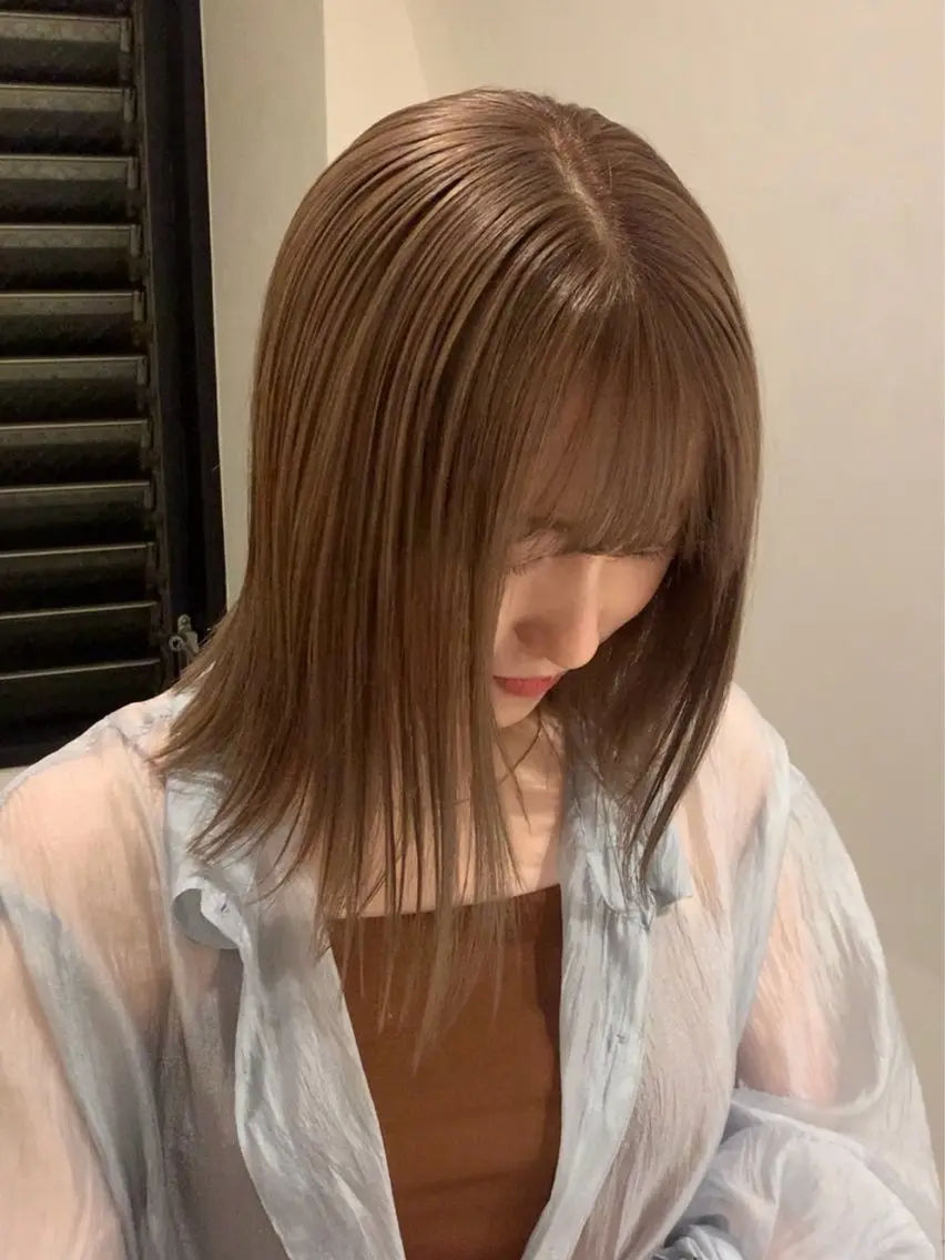 ミディアム カラー ベージュカラー ブリーチ ホワイトベージュ カット ヘアカラー 落合希 Olivebeigeのヘアスタイル