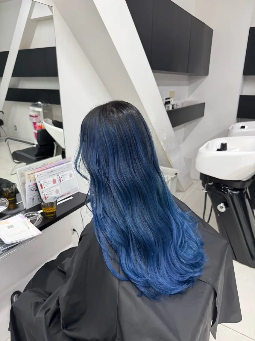 セミロング 外国人風カラー レイヤーカット ヘアカラー トリートメント ⚜️バレイヤージュの 小池柚葉⚜️のヘアスタイル