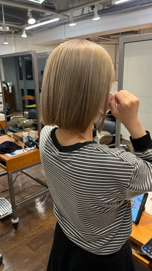 ショート カラー ベージュカラー ミルクティーベージュ 《恵比寿サロン》 ami🦋のヘアスタイル