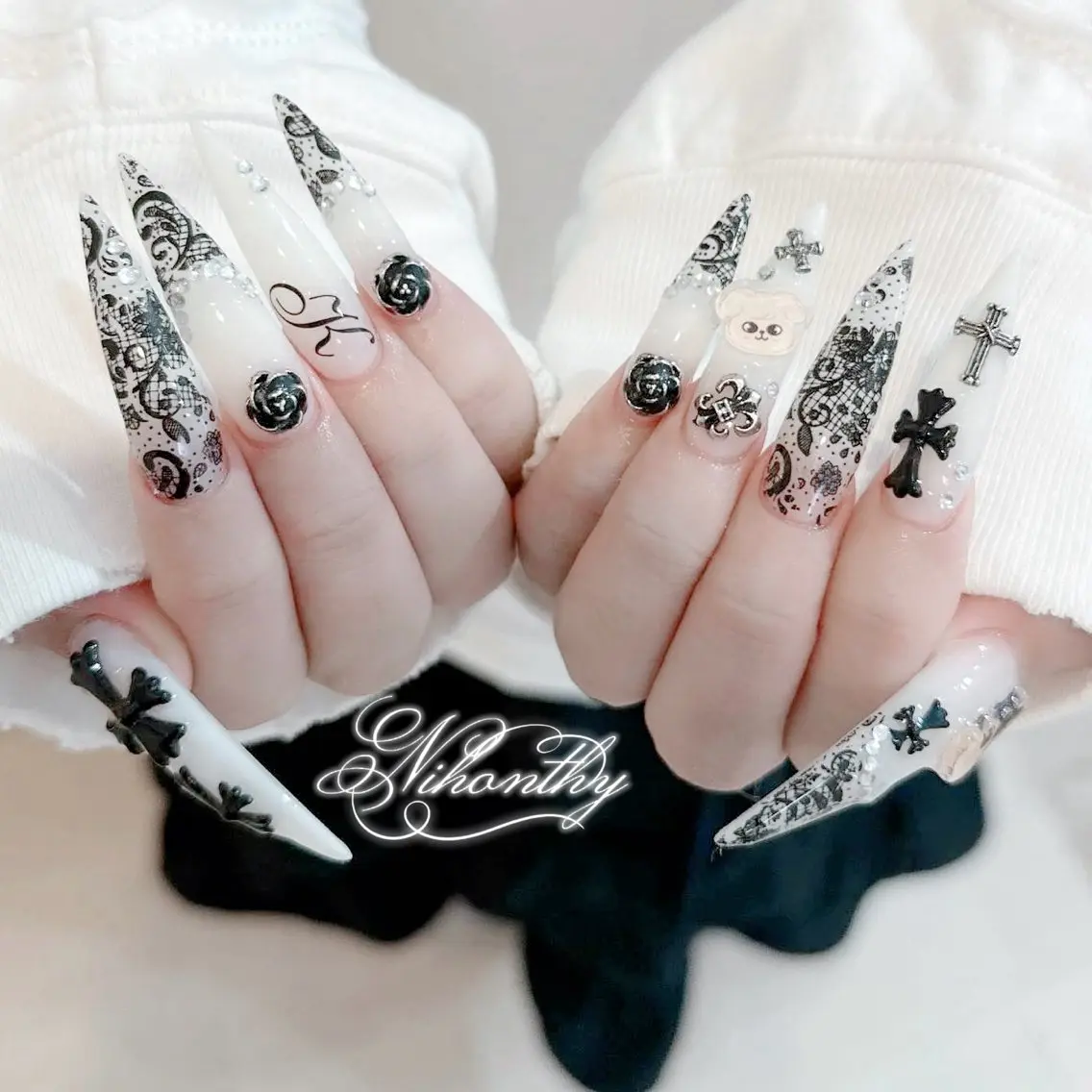 ネイル チークネイル ドット フットネイル フレンチネイル グラデーション ハンドネイル ハンドケア Nihonthy Nail 新宿のネイルデザイン