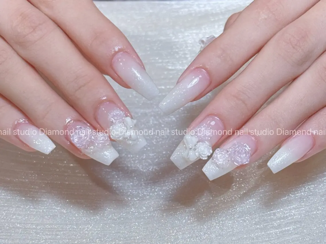 ネイル アートネイル オーロラネイル フラッシュネイル ガーリー キラキラネイル ハンドネイル Una NAILMANAMIのネイルデザイン