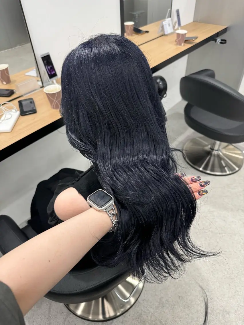 ロング カラー 暗髪🩶ラベンダー/ ブルー/ユウナ🤍のヘアスタイル