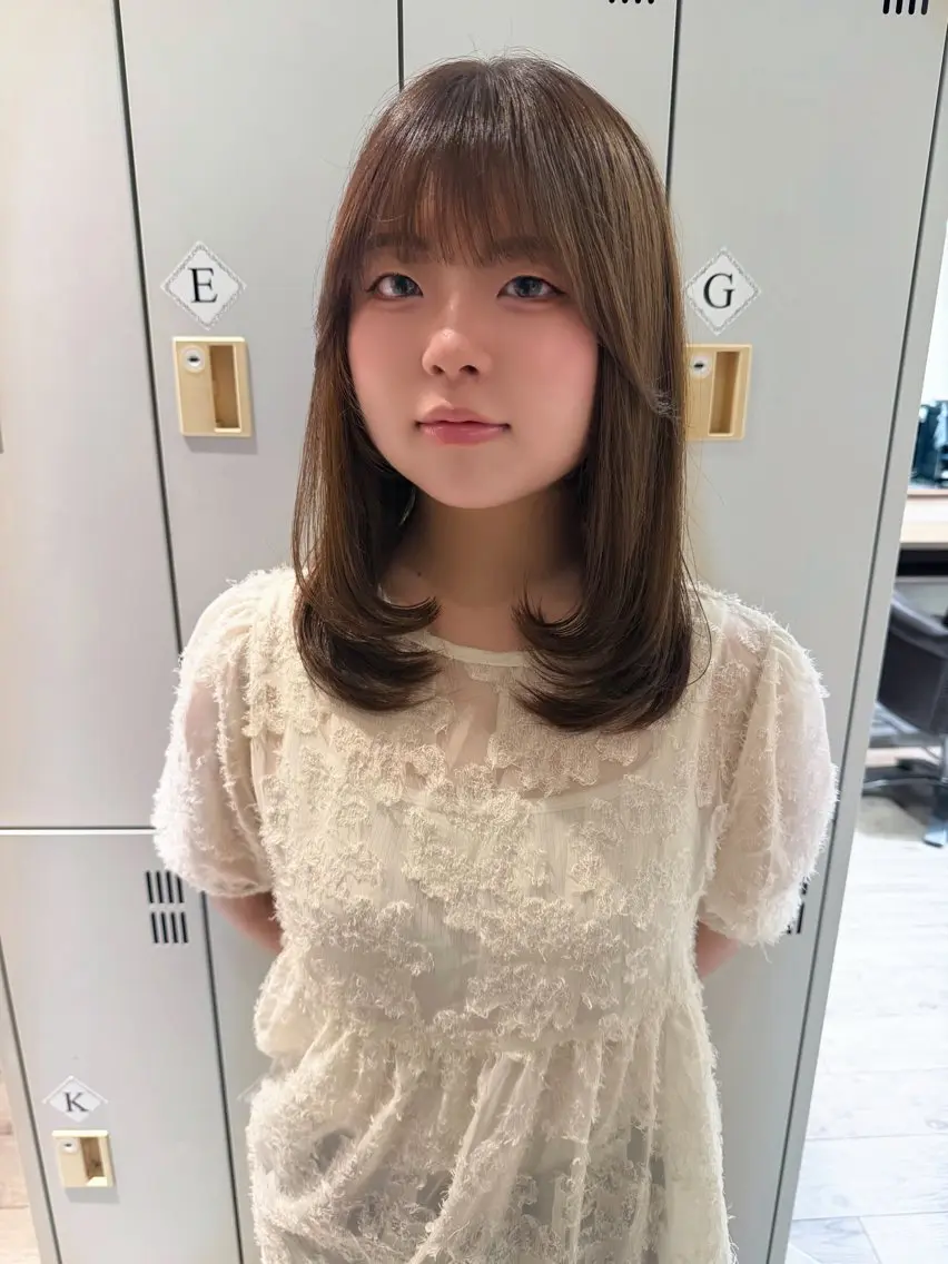 セミロング Kira / 梅田茶屋町のヘアスタイル