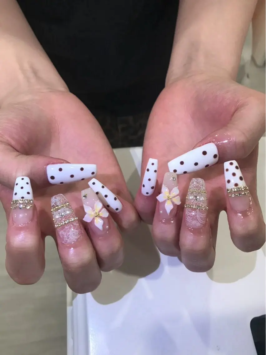 ネイル 持ち込み 韓国ガーリーネイル 芽依奈のネイルデザイン