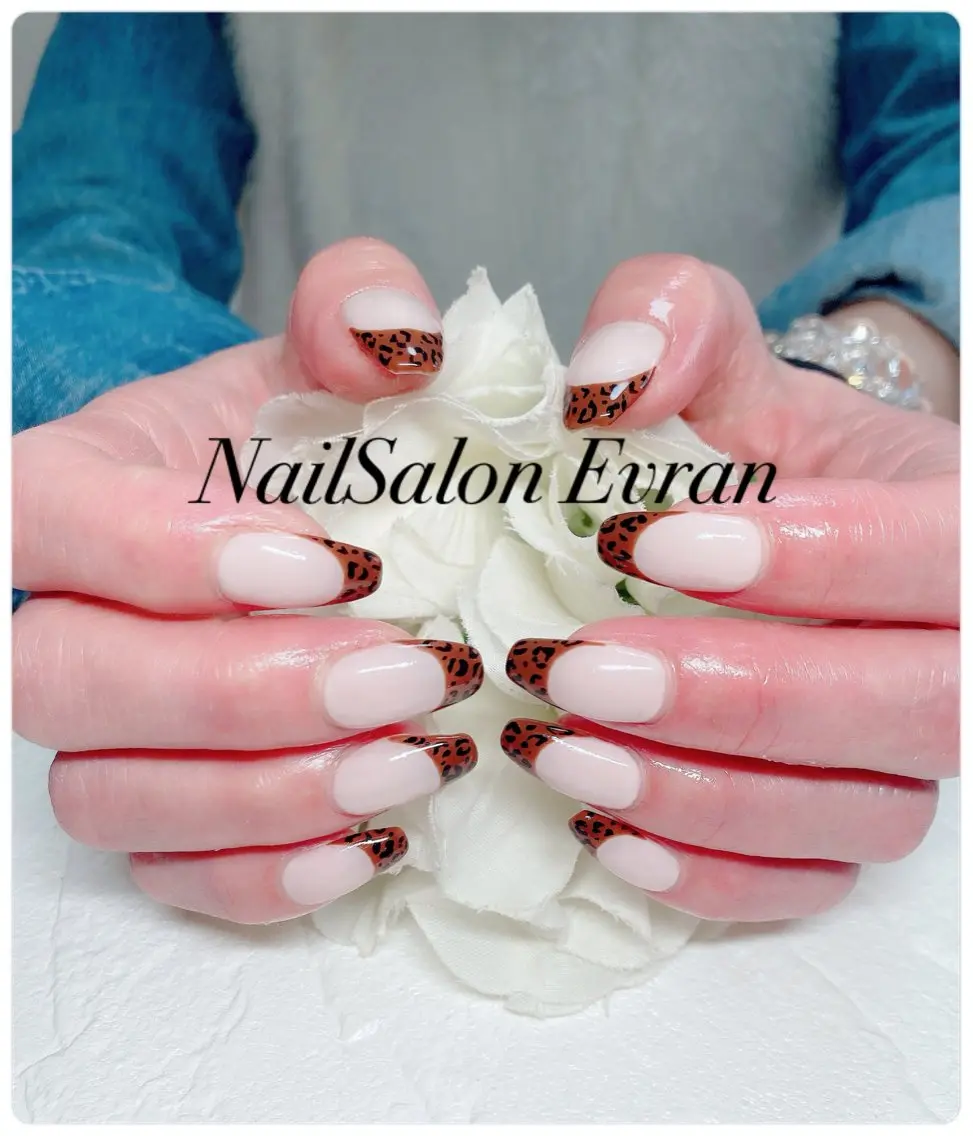 ネイル アートネイル フレンチネイル マグネットネイル 持ち込み ニュアンスネイル Nail salon Evranのネイルデザイン