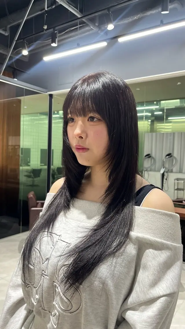ロング ヘアカラー 石塚 瑛里菜のヘアスタイル