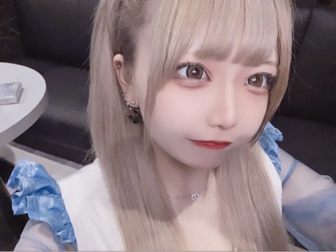 ロング シールエクステ エクステ 顔周りカット ハイライト 髪質改善 🧸髪質改善ケアカラ ー/アイドル前髪🧸のヘアスタイル