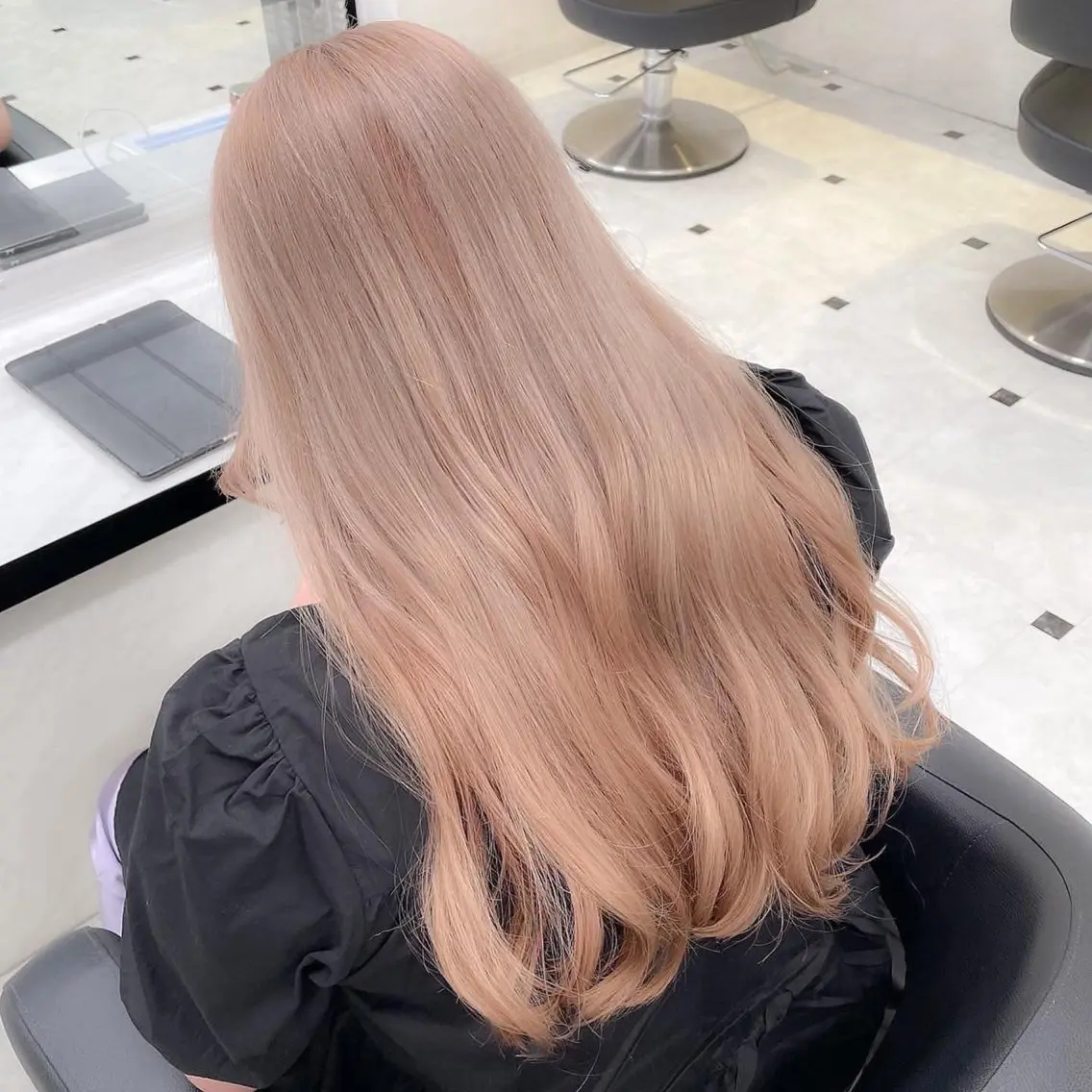 ロング カラー ラベンダー💜 グレージュ🩶のヘアスタイル