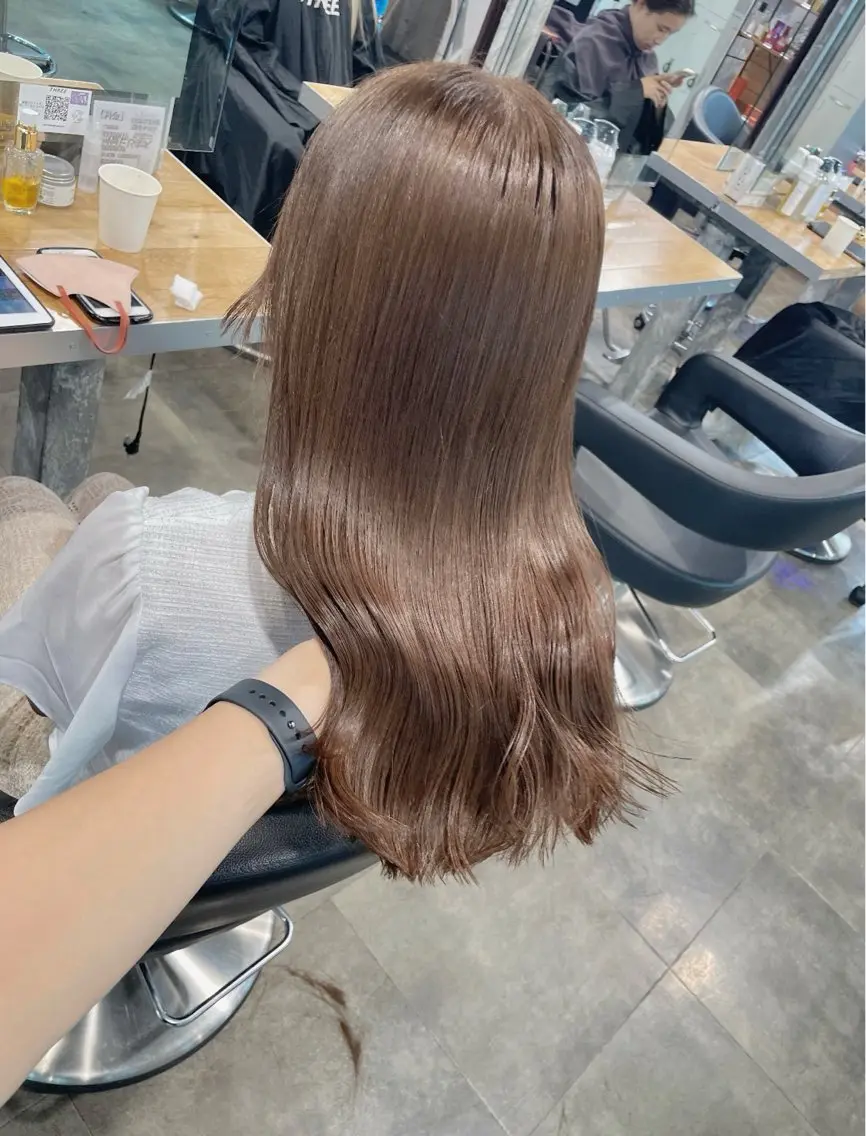 セミロング カラー カット ヘアカラー トリートメント ヘッドスパ ヘアセット ベージュカラー💖 やすひろのヘアスタイル