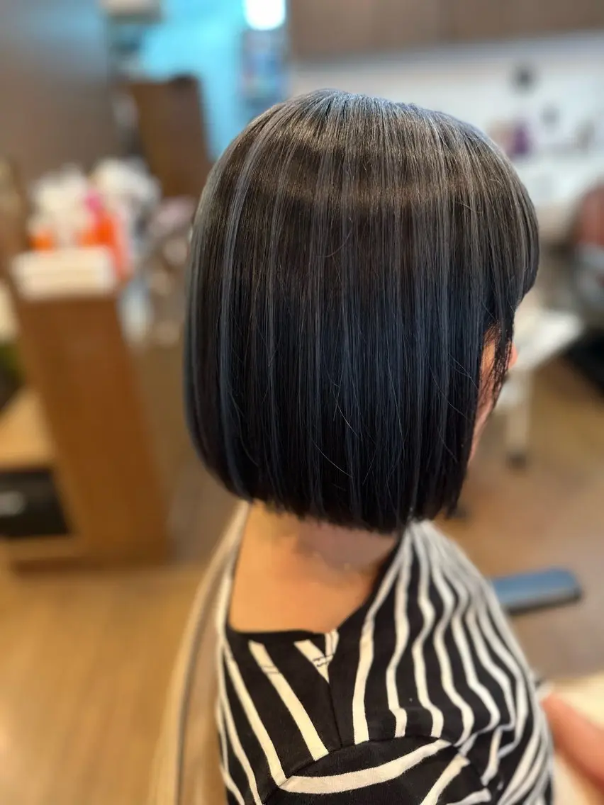 ミディアム ヘアカラー coupe ciseauxのヘアスタイル