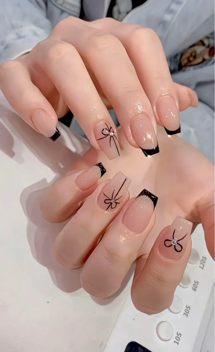 ネイル フレンチネイル ジェルネイル 韓国ネイル マグネットネイル マグネットフレンチ akina nailsのネイルデザイン