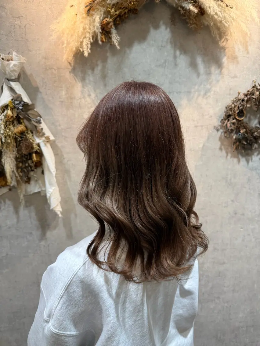 セミロング カラー ラベンダーカラー カット 垢抜け特化 ひなり🥀のヘアスタイル