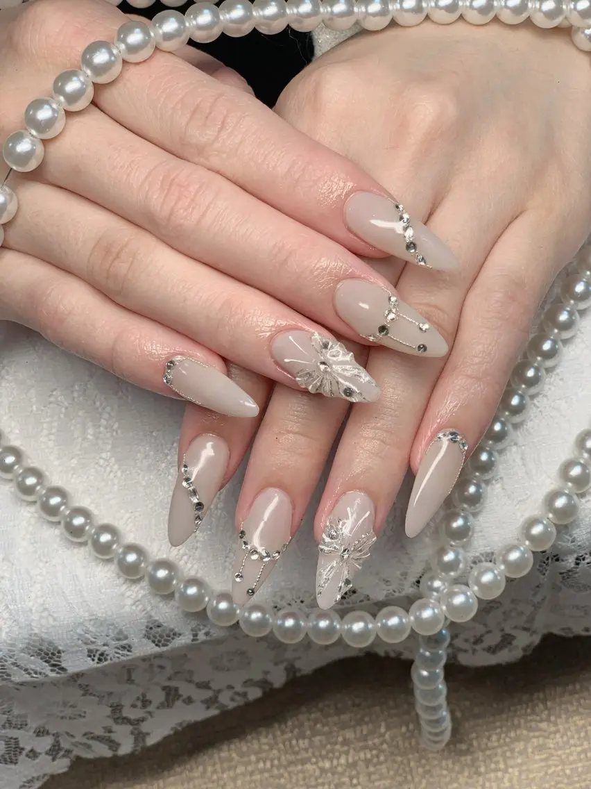 ネイル フレンチネイル ジェルネイル ガラスフレンチ ハロウィン ハート H.baby Nail Salonのネイルデザイン