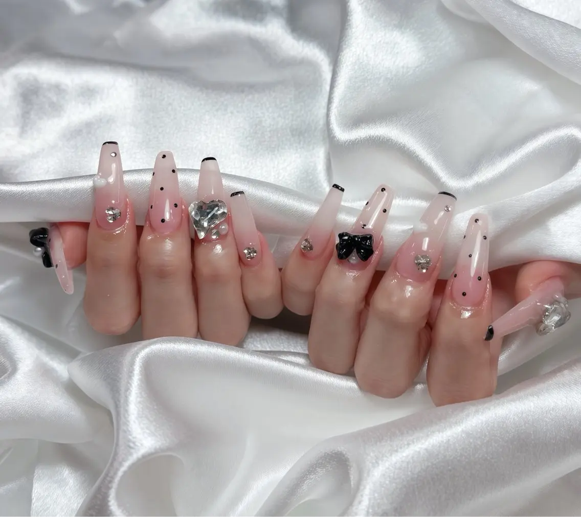 ネイル オーロラネイル チークネイル フットネイル フレンチネイル ジェルネイル Havi Nailsのネイルデザイン