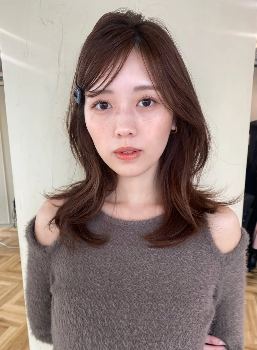 セミロング カラー カット ヘアカラー トリートメント AYANO ／レイヤー／オリーブのヘアスタイル