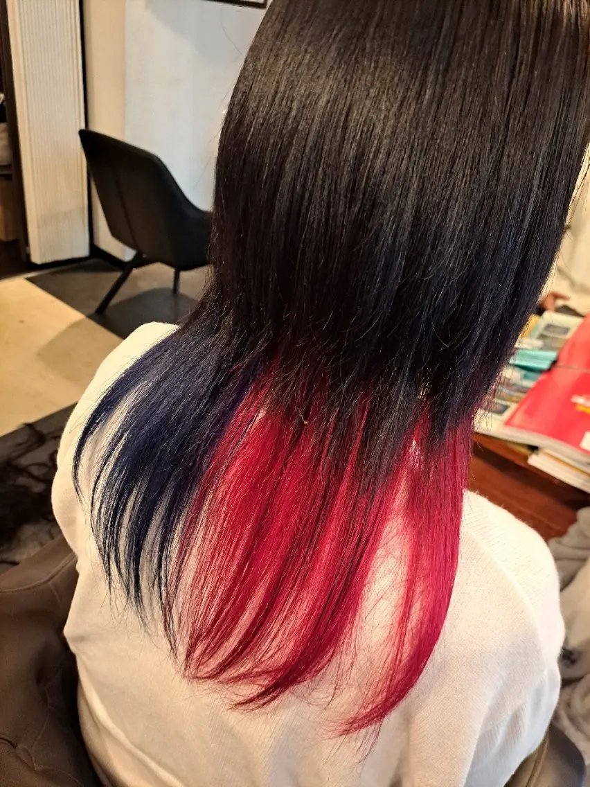 ミディアム カラー グラッド ヘアーのヘアスタイル