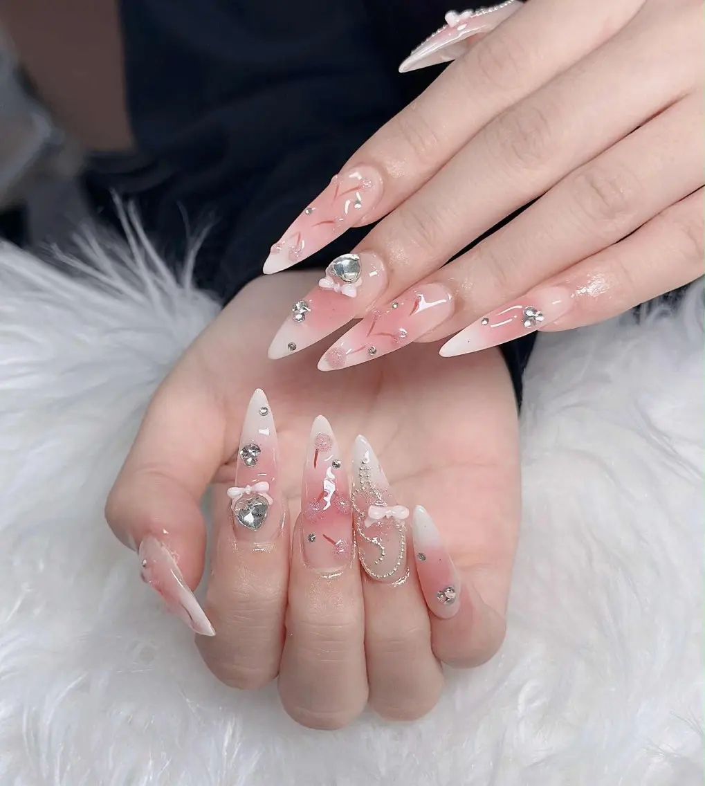 ネイル フレンチネイル ジェルネイル ガラスフレンチ ハロウィン ハート H.baby Nail Salonのネイルデザイン