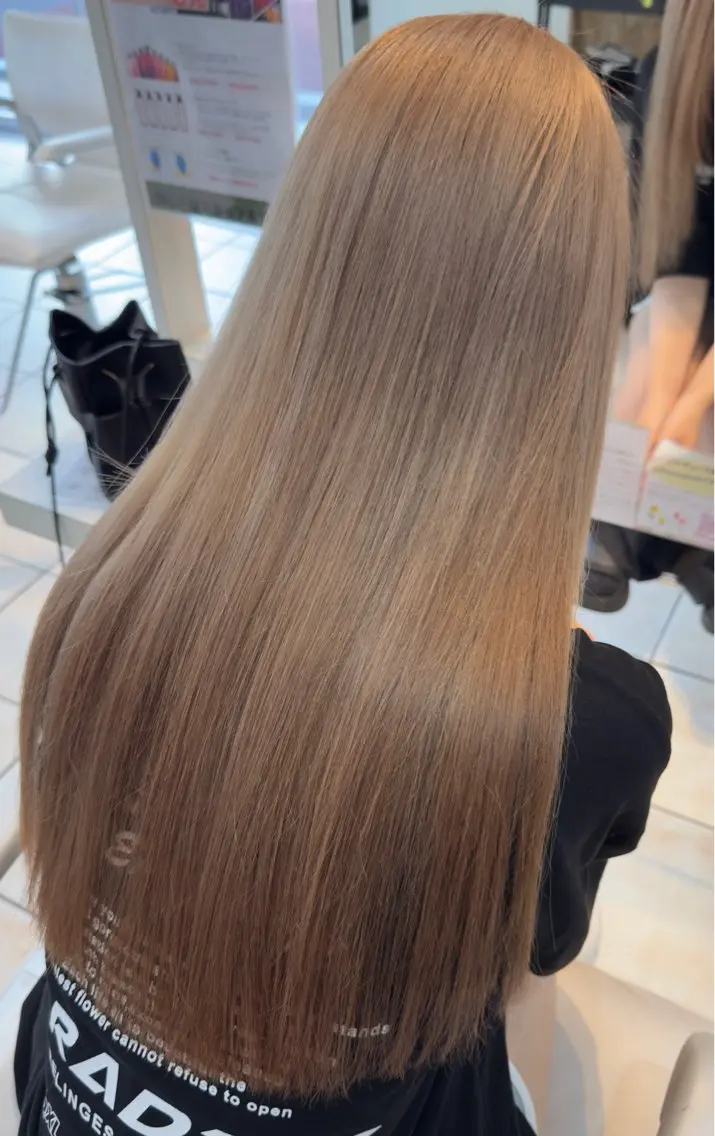ロング カラー ヘアカラー トリートメント 【髪質改善特化】 艶髪/透明感カラーのヘアスタイル