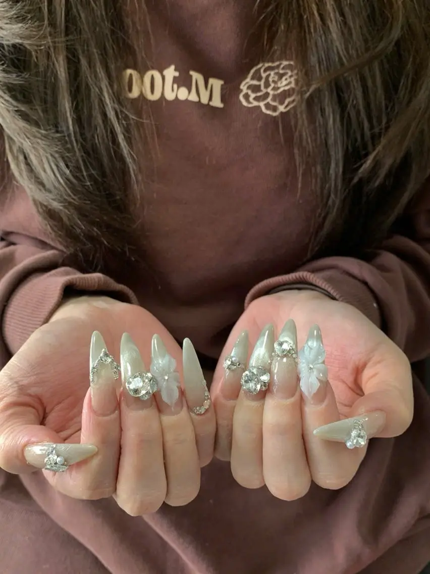 ネイル フラッシュネイル フレンチネイル グラデーション キラキラネイル 韓国ネイル ハンドネイル Hy nailsのネイルデザイン