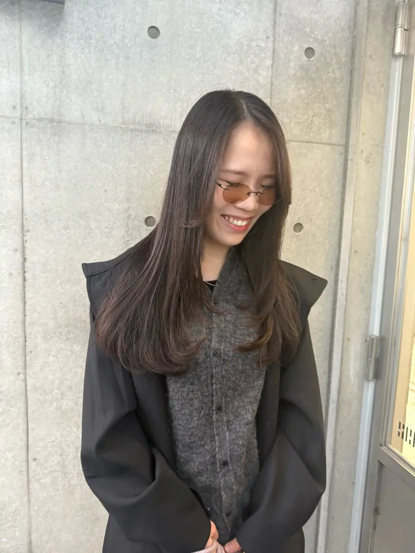 ロング カラー ロングレイヤー アッシュ ベージュカラー ブリーチ 透明感カラー カット ヘアカラー トリートメント 誰より丁寧なカット/ 小林輝/レイヤーのヘアスタイル