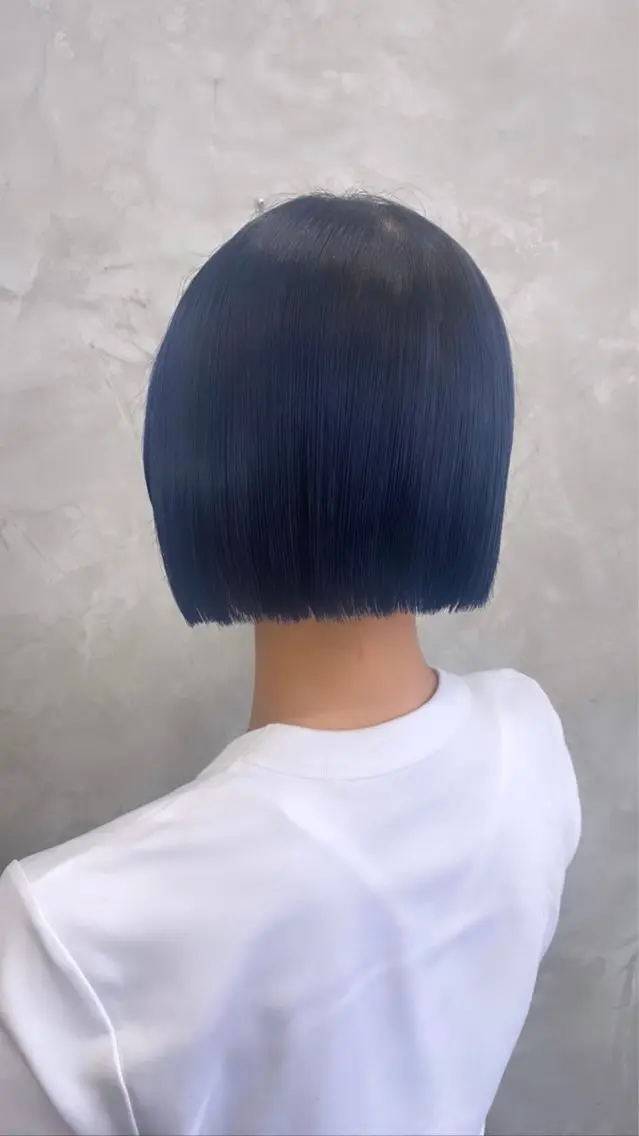 ショート カラー ネイビーカラー ボブ 佐伯 鼓乃美のヘアスタイル