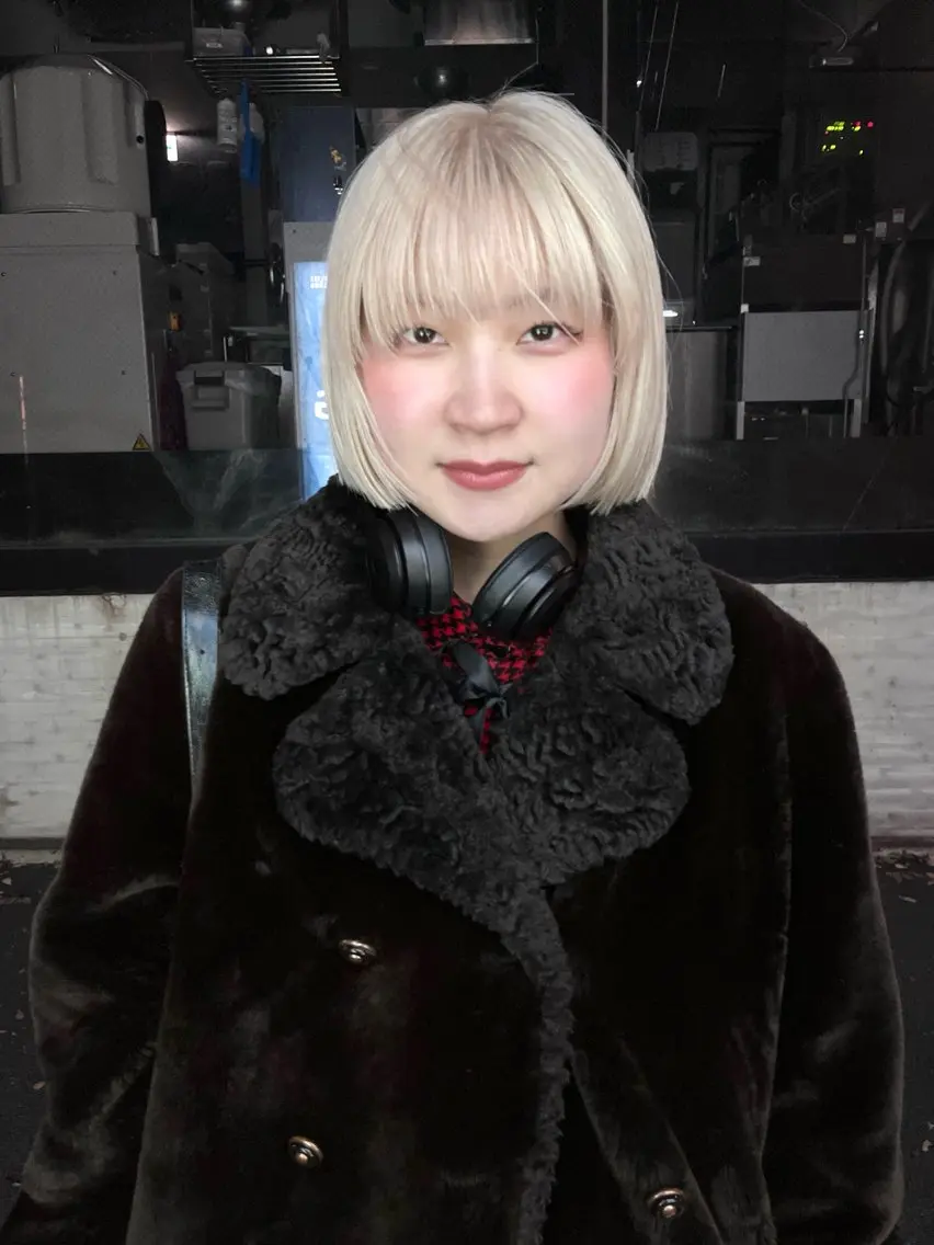 ショート カラー ベージュカラー ホワイトベージュ ボブ カット ヘアカラー トリートメント Vicky ブリーチ メンズカジュアルのヘアスタイル