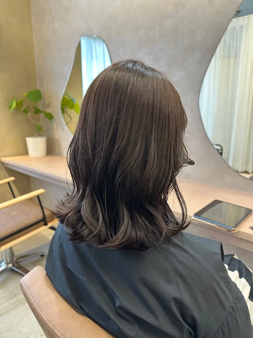 セミロング カラー ベージュカラー オリーブベージュ ヘアカラー トリートメント 艶髪/ブリーチなし Wカラー🌺yuiのヘアスタイル