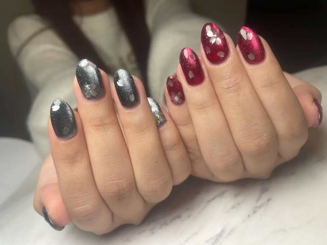 マグネットネイル💅桜ホログラム🌸ラインストーン🌟の写真