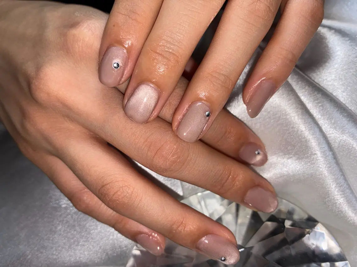 ショート ハンドネイル YOKOSUKA NAILS💅🩶のネイルデザイン