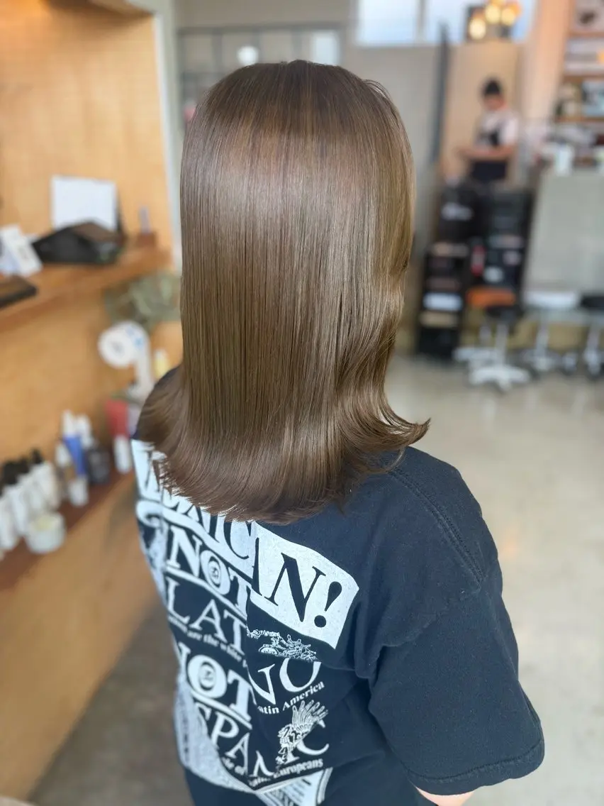 ミディアム カラー ベージュカラー オリーブベージュ カット ヘアカラー トリートメント 志賀 美沙のヘアスタイル
