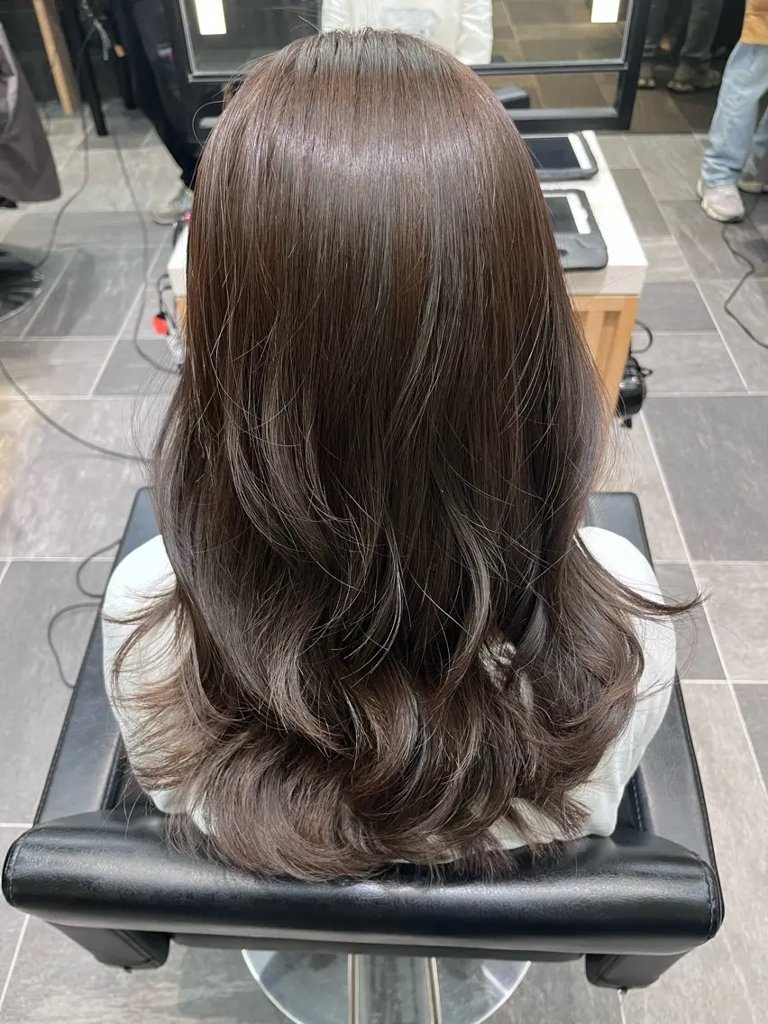 ロング カラー アッシュ ベージュカラー イルミナカラー 𝑺𝒂𝒌𝒊 🩶マンツーマン施術のヘアスタイル