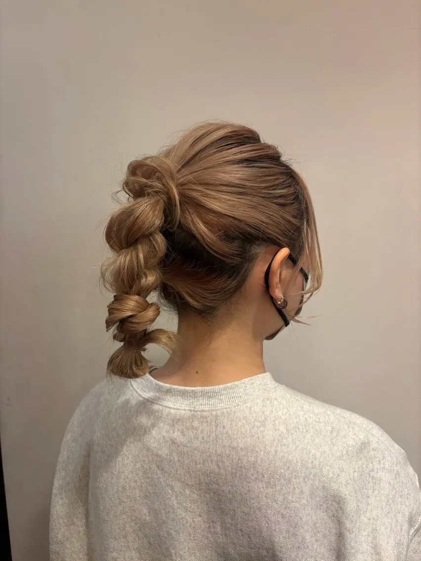セミロング ヘアアレンジ ヘアセット 岩渕 美涼のヘアスタイル